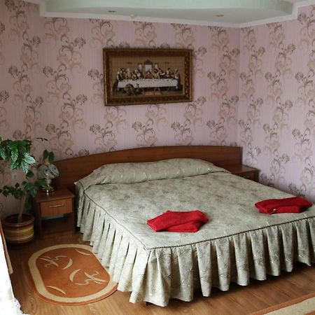 Готель ***Феєрія Tyachiv Exterior foto