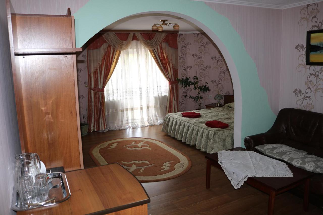 Готель ***Феєрія Tyachiv Exterior foto